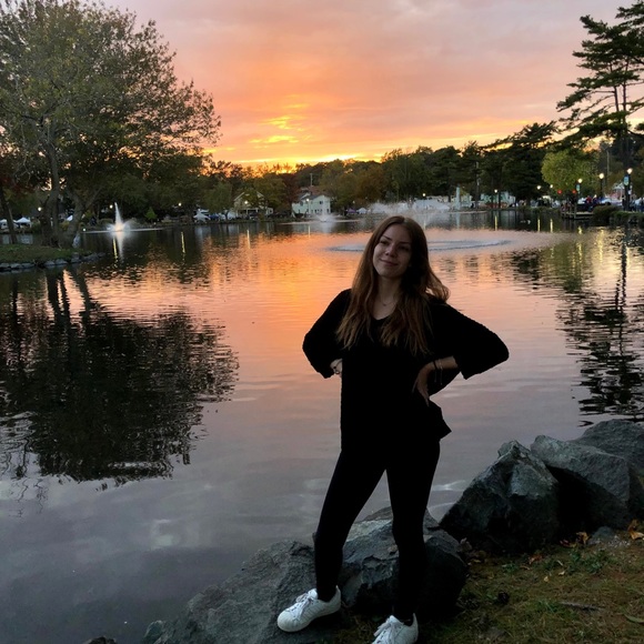 Meet your Posher, Amanda! - Picture 2 of 2